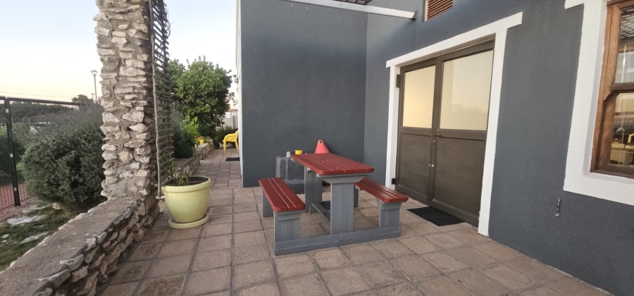 6 Bedroom Property for Sale in Middedorp Western Cape